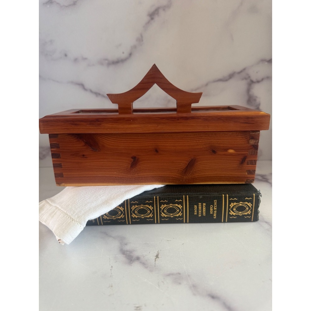 Vintage ‎ Handcrafted Cedar Music Box Vintage Wooden Keepsake Box
Pagoda